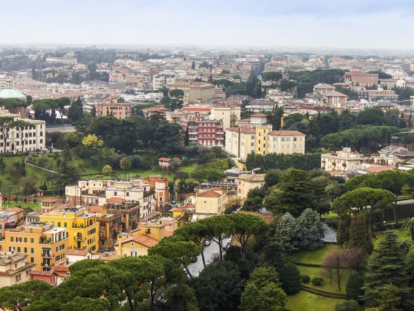 Rom, italien, am 22. februar 2010. ein blick auf die stadt von einer vermessungsplattform des st.-peter-doms — Stockfoto