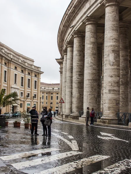 Roma, Italia, 22 de febrero de 2010. Columnata de Bernini en el Vaticano. Fragmento . — Foto de Stock