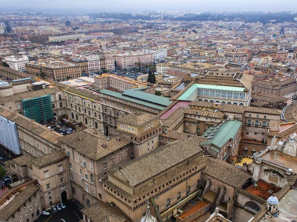 Rom, italien, am 22. februar 2010. ein blick auf die stadt von einer vermessungsplattform des st.-peter-doms — Stockfoto