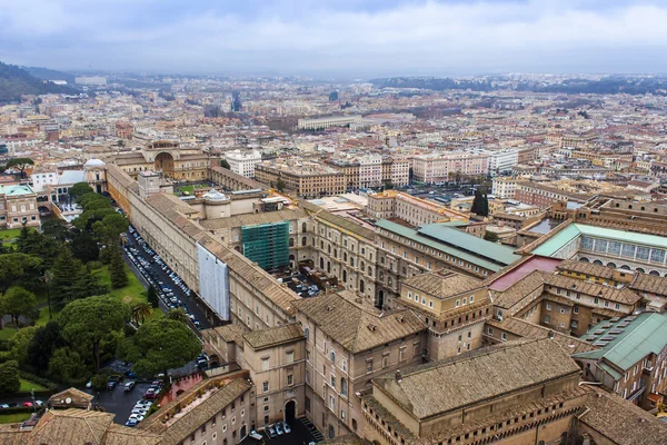 Roma, Italia, il 22 febbraio 2010. Veduta della città da una piattaforma di rilevamento della Cattedrale di San Pietro — Foto Stock