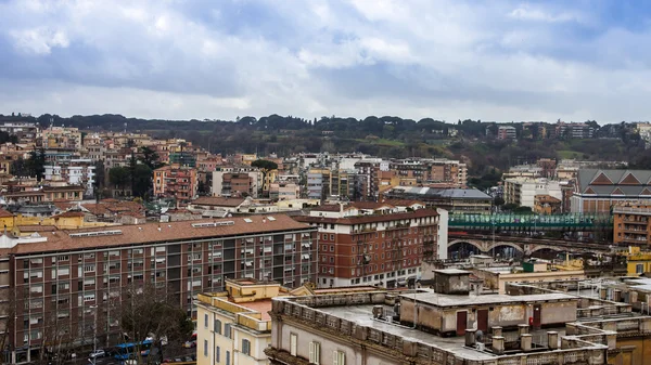 Rom, Italien, den 22 februari, 2010. Utsikt över staden från en undersökning plattform av Peterskyrkan — Stockfoto