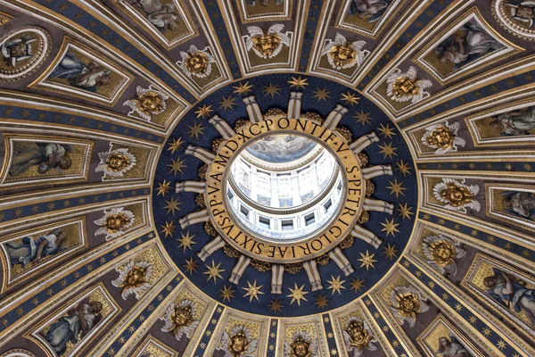 Rom, Italien, den 22 februari, 2010. Ett arkitektoniska fragment av möbler för rum av Peterskyrkan i Vatikanen — Stockfoto