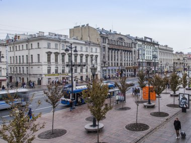 2 Kasım 2014 tarihinde, St Petersburg, Rusya. Kentsel görünümü. Nevsky Caddesi yağmurlu sonbahar öğleden sonra