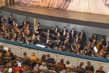 2 Kasım 2014 tarihinde, St Petersburg, Rusya. Maryinsky tiyatro. Seyirciler bir salonda Minkus'ın müzik Don Kişot Balesi başında bekliyor