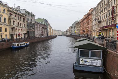 3 Kasım 2014 tarihinde, St Petersburg, Rusya. Sonbahar öğleden sonra kent görünümünde. Nehir Yusupov ve onun Bentleri.