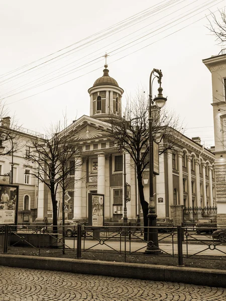 St. Petersburg, Rusland, op 3 November 2014. Stedelijke weergave in de herfst middag — Stockfoto