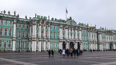 3 Kasım 2014 tarihinde, St Petersburg, Rusya. Devlet Hermitage Sarayı Meydanı. Kış Sarayı
