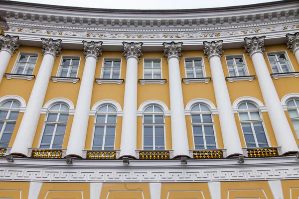 St. Petersburg, Rusko, na 3 listopadu 2014. Budovu obecné zaměstnanci na palácové náměstí. Fasáda fragment — Stock fotografie