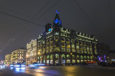 3 Kasım 2014 tarihinde, St Petersburg, Rusya. Kentsel görünümü. Nevsky Caddesi akşam