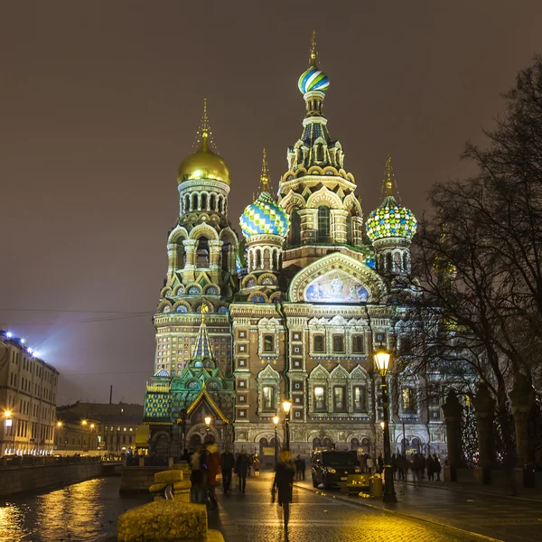 St. Petersburg, Russia, on November 3, 2014. Urban view. Griboyedov Canal Embankment in the evening — Stock Photo, Image