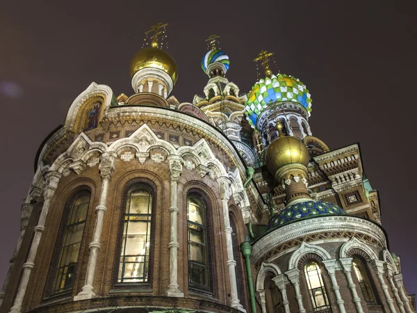 San Petersburgo, Rusia, el 3 de noviembre de 2014. Vista urbana. La iglesia catedral del Salvador de la Sangre en Griboyedov Embankment en la noche —  Fotos de Stock