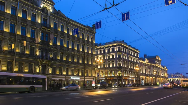 San Pietroburgo, Russia, il 3 novembre 2014. Vista urbana. Nevsky Avenue di sera — Foto Stock