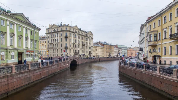 St. petersburg, russland, am 3. november 2014. Stadtansicht am herbstnachmittag. Flußmoika und ihre Dämme — Stockfoto