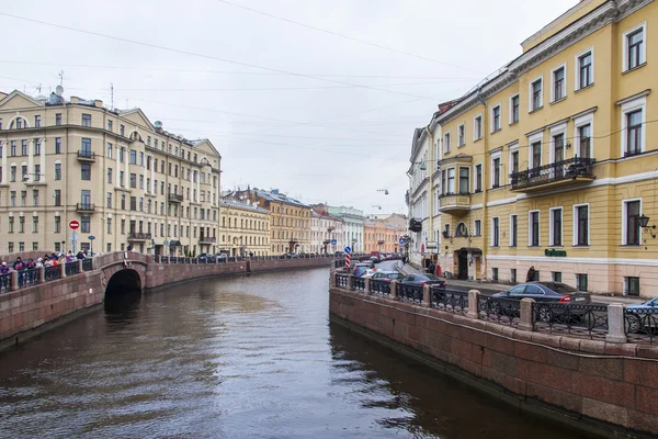 São Petersburgo, Rússia, em 3 de novembro de 2014. Vista urbana na tarde de outono. Rio Moika e seus aterros — Fotografia de Stock