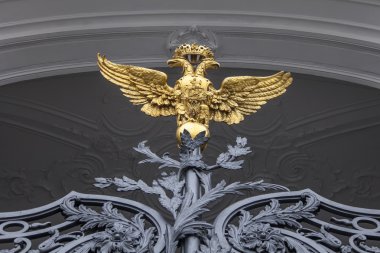 3 Kasım 2014 tarihinde, St Petersburg, Rusya. Devlet Hermitage Sarayı Meydanı. Kışlık Sarayın. Dekoratif kafes parçası