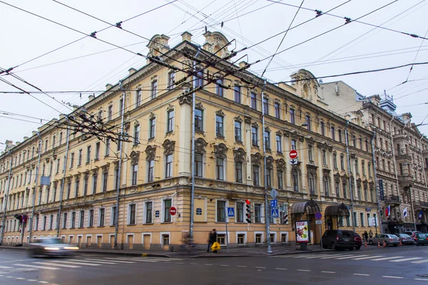 St. Petersburg, Russia, on November 3, 2014. Urban view in the autumn afternoon. — Stock Photo, Image