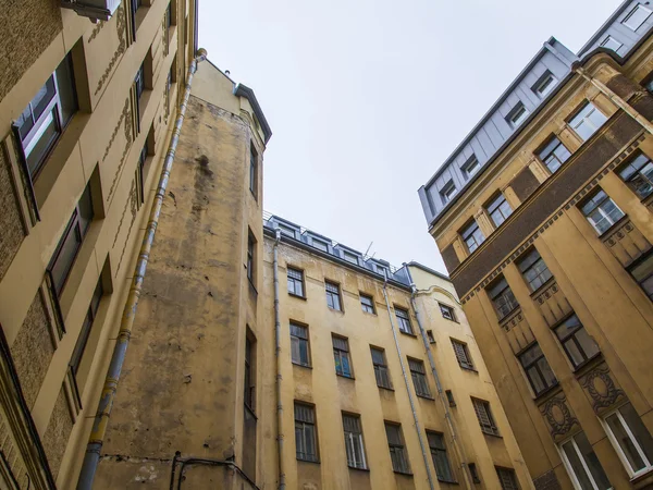 St. Petersburg, Russia, on November 3, 2014. An architectural fragment of the typical house constructed at the beginning of the XX century — Stock Photo, Image