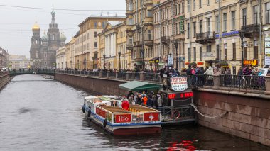 3 Kasım 2014 tarihinde, St Petersburg, Rusya. Kentsel görünümü. Griboyedov kanal dolgu