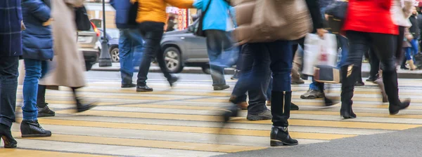 De oversteekplaats in de grote stad — Stockfoto