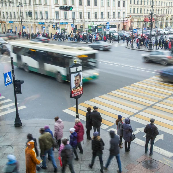 Saint-Pétersbourg, Russie, le 3 novembre 2014. Le passage piétonnier dans la grande ville — Photo