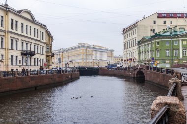 3 Kasım 2014 tarihinde, St Petersburg, Rusya. Sonbahar öğleden sonra kent görünümünde. Nehir Yusupov ve onun Bentleri