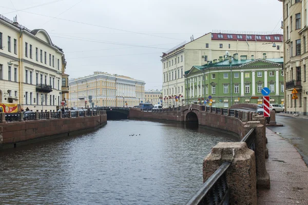 St. petersburg, russland, am 3. november 2014. Stadtansicht am herbstnachmittag. Flußmoika und ihre Dämme — Stockfoto