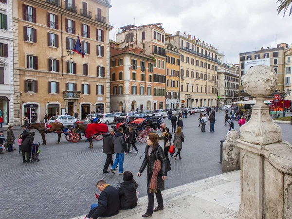 Rome, Italy, on February 23, 2010. Typical urban view. Tourists go sightseeing — Stock Photo, Image