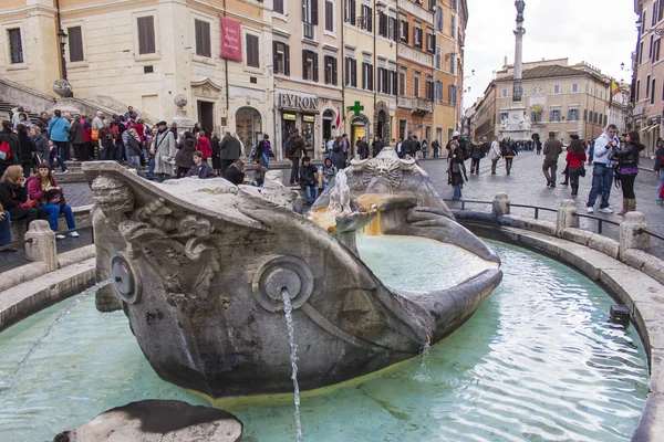 Rom, Italien, den 24 februari, 2010. Barcaccia-fontänen — Stockfoto