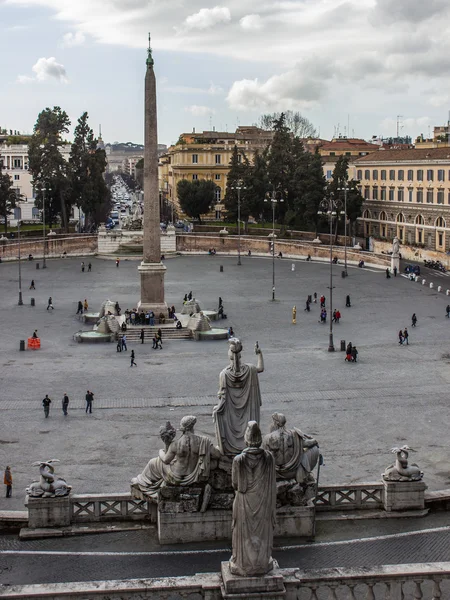 Roma, Itália, em 21 de fevereiro de 2010. Vista urbana típica — Fotografia de Stock