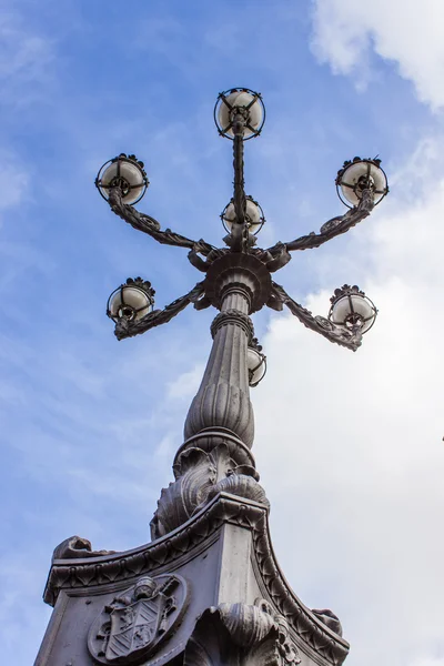 Rome, Italy, on February 24, 2010. An ancient streetlight on a Saint Peter's Square in Vatican — Stock Photo, Image