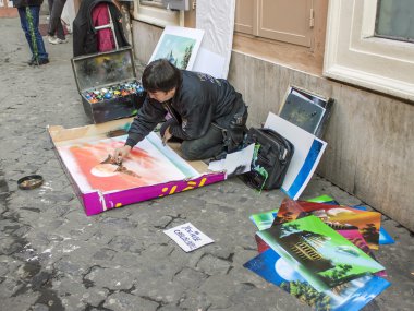 Roma, İtalya, 24 Şubat 2010. Kaldırım sanatçı bir resim oluşturur