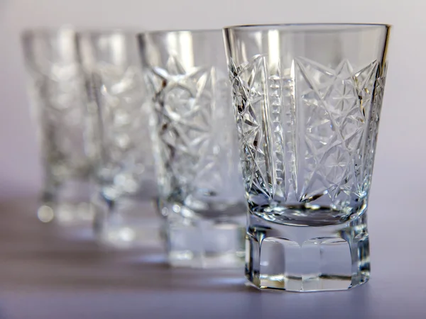 Ware pour la disposition de la table. Crystal verres de tir — Photo