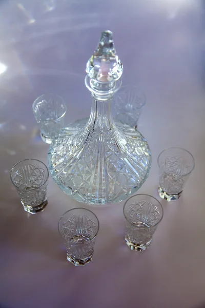Ware för tabellayout. Crystal shot glas och karaff — Stockfoto