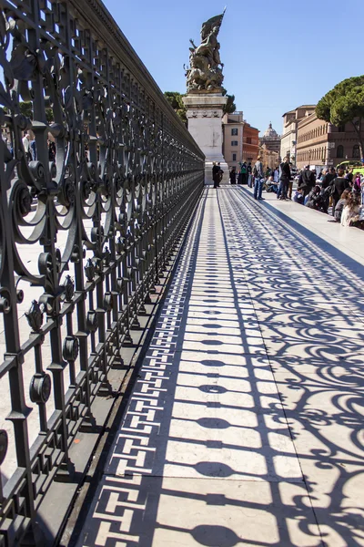 Rome, Italy, on February 25, 2010. Urban view. Beautiful ancient lattice. — Stock Photo, Image