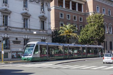 25 Şubat 2010 tarihinde, Roma, İtalya. Tipik kentsel görünümü. Şehrin street Tramvayda