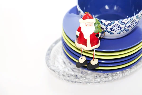 Keramik-Geschirr in verschiedenen Farben für die Verlegung eines Neujahrsmahls — Stockfoto