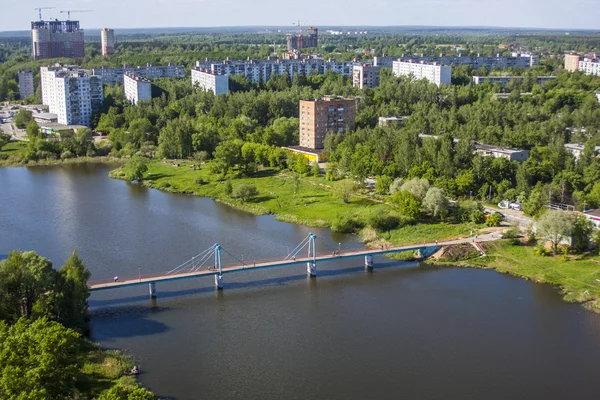 Poesjkino, Rusland, op 24 April 2011. Een uitzicht op de stad vanaf een hoog punt — Stockfoto