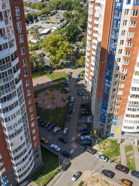 Pushkino, Rússia, em 26 de agosto de 2011. Uma vista da cidade a partir de um ponto alto — Fotografia de Stock