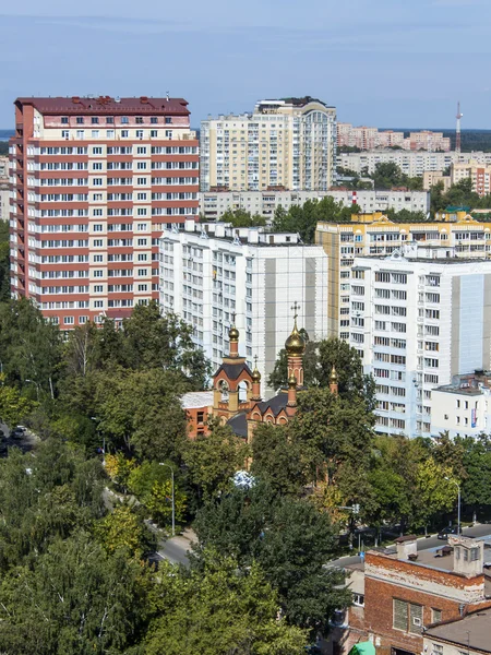 Pushkino, russland, am 26. august 2011. ein blick auf die stadt von einem hohen punkt — Stockfoto