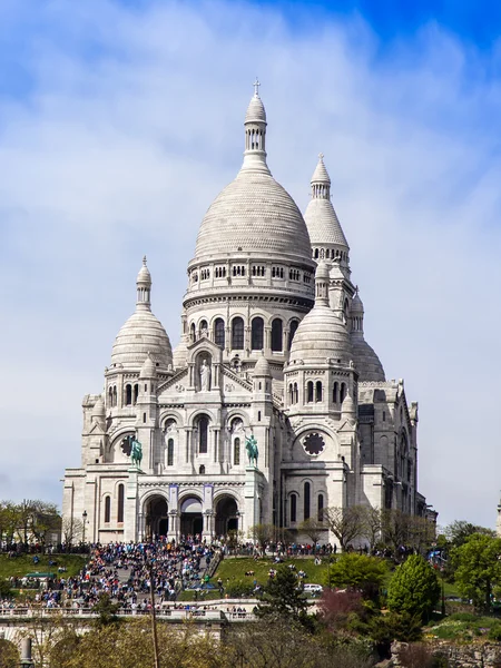 Paris, France, on May 3, 2013. A view of a basilica Sakre-Ker at top of Montmartre, one of city symbols — Stock Photo, Image