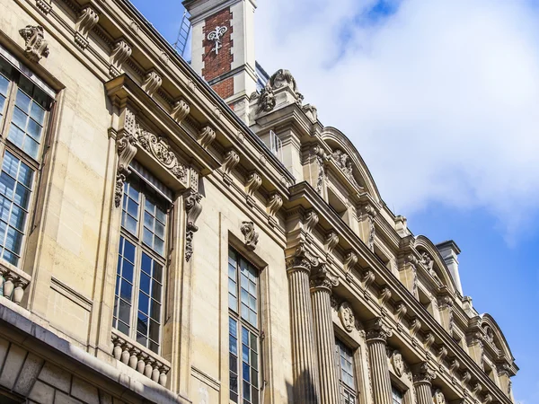 París, Francia, el 3 de mayo de 2013. Típica vista urbana. Detalles arquitectónicos . — Foto de Stock