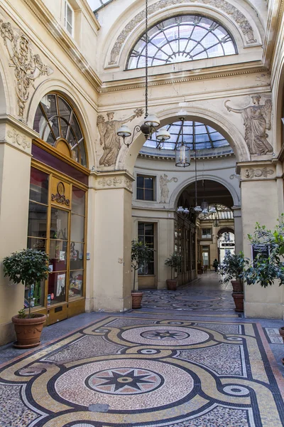 Paris, France, on May 4, 2013. Parisian Passage, typical look. Cafe in a passage — Stock Photo, Image