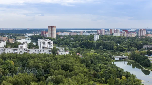 26 Ağustos 2011 tarihinde, Pushkino, Rusya. Bir yüksek noktadan kenti — Stok fotoğraf