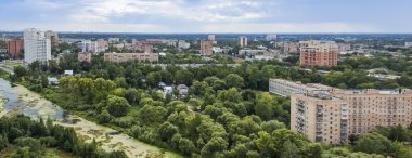 26 Ağustos 2011 tarihinde, Pushkino, Rusya. Bir yüksek noktadan kenti