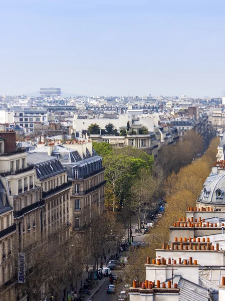 Paris, France, on March 25, 2011. Typical city landscape. View of streets Paris in the spring afternoon — Stock Photo, Image