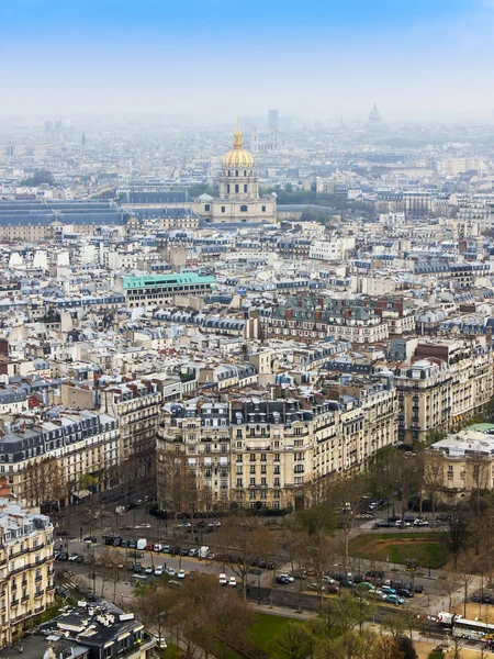 27 Mart 2011 tarihinde, Paris, Fransa. Eyfel Kulesi bir anket platformu üzerinden bir görünüm — Stok fotoğraf