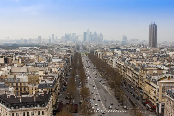 Paris, Frankreich, am 26. März 2011. Blick von einer Umfrageplattform auf den Triumphbogen — Stockfoto