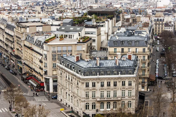 Paris, Frankreich, am 26. März 2011. Blick von einer Umfrageplattform auf den Triumphbogen — Stockfoto