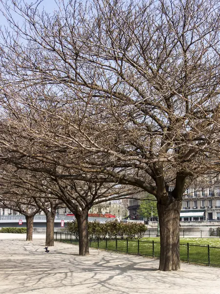 Paris, Frankreich, am 26. März 2011. Ecke des öffentlichen Parks — Stockfoto