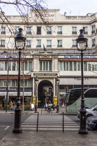 파리, 프랑스, 2011 년 3 월 25 일에. 파리 통로의 건축 세부 사항입니다. 구절은 파리의 역사적 명소 중 하나 — 스톡 사진